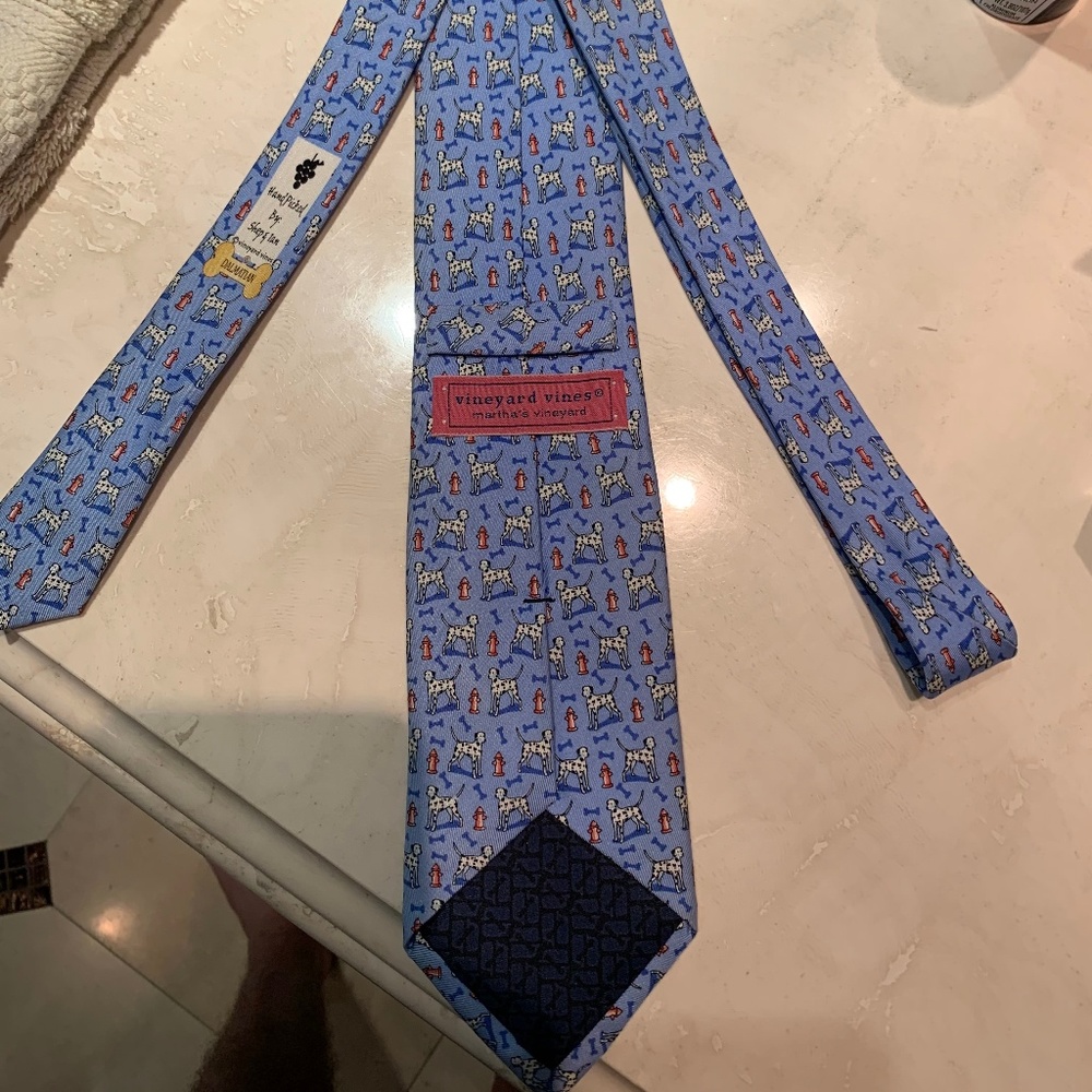 Vineyard Vines Men's Dog (Dalmatians) Tie!